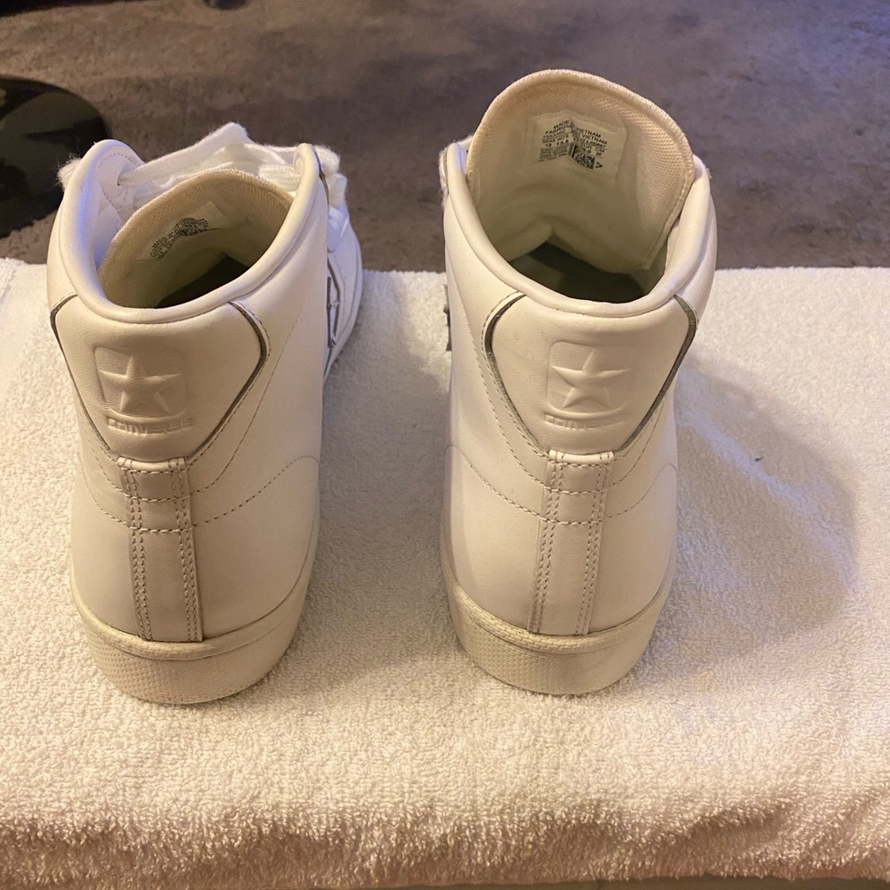 Mens All⭐️Star Converse Sneakers  Leather Mid White. Size 12 Preowned. - Picture 4 of 7